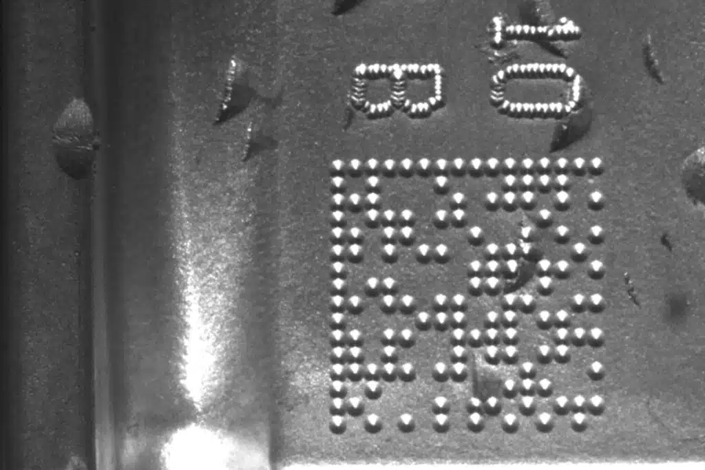 Markierung und Auslesen eines DataMatrix-Codes auf Motorteilen bei hohen Temperaturen