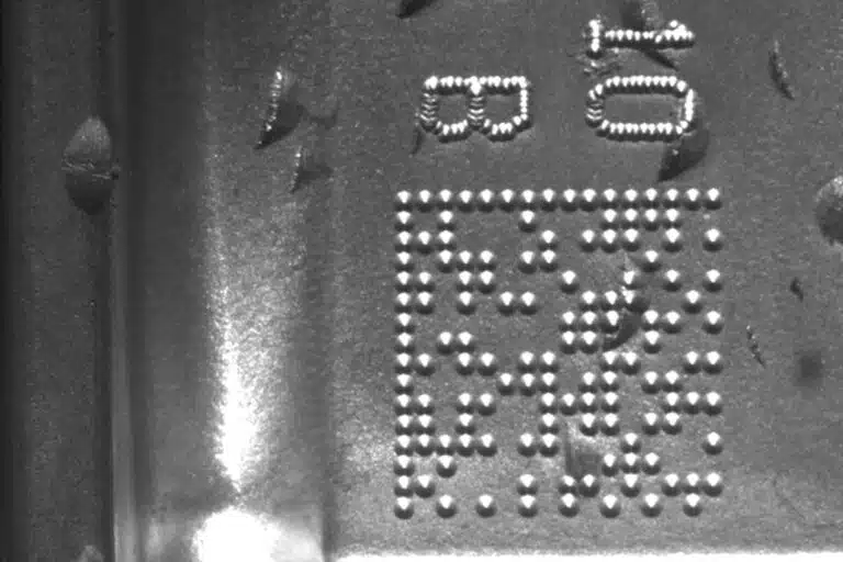 Markierung und Auslesen eines DataMatrix-Codes auf Motorteilen bei hohen Temperaturen