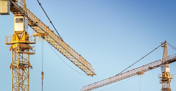 Markierung auf schwerem Gerät und Bau