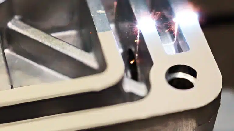 Oberflächen mit Laser vorbereiten & behandeln