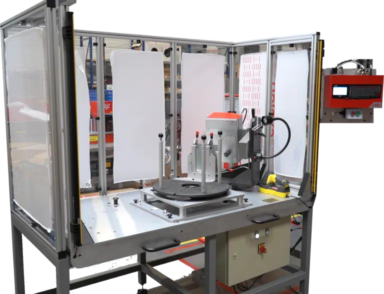 Wie kann man eine Markierung gemäß der Luftfahrtnorm DT05-89 gewährleisten und dabei den Platzbeschränkungen und der Flexibilität für Teile unterschiedlicher Größe gerecht werden?