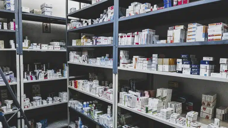 Pharmazeutische Rückverfolgbarkeit mit Lasertechnologie: Sicherheit und Einhaltung von Vorschriften