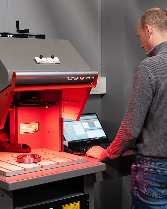 Laser Sicherheitsprüfung mit Prüfplakette