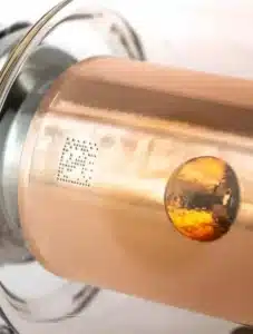 Technische Markierung auf Kupfer
