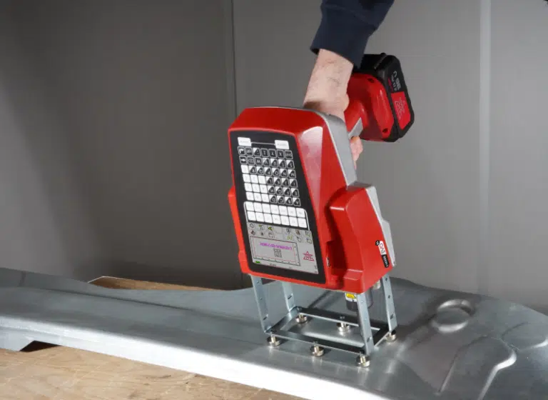 e-MARK EVO XL: Mobiler Nadelpräger im XL-Format